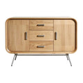 **Moderne Houten Dressoir met Strakke Lijnen en Metallic Handgrepen**